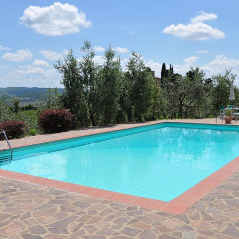 come rivestire piscina esterna