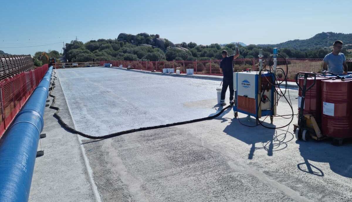 mpermeabilizzazione sotto asfalto ponte ANAS - OLBIA con primer FUT 1022 e poliurea 100 FUT 305 - FUTURA EUROPE (4)