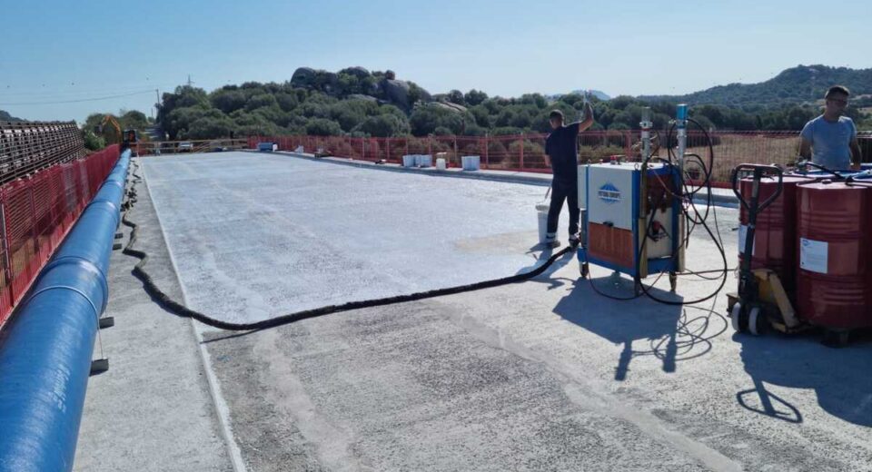 mpermeabilizzazione sotto asfalto ponte ANAS - OLBIA con primer FUT 1022 e poliurea 100 FUT 305 - FUTURA EUROPE (4)